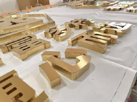 分宜拉丝不锈钢字的特点。